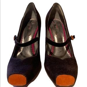 Poetic license : “Suede Mary Janes” size 7 US